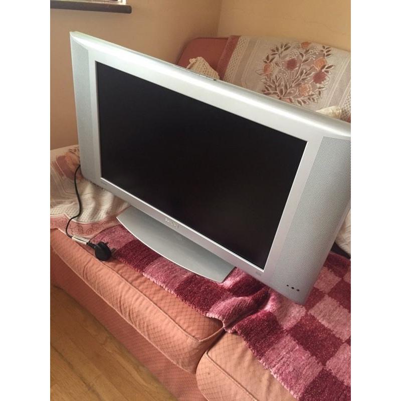 Philips Flat 32 inch TV LCD Fully Working with SKY BOX