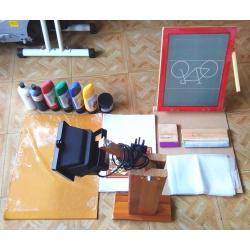 SCREEN PRINTING KIT (INCLUDES EVERYTHING) TO PRINT YOUR OWN T-SHIRT/CLOTHES/DESIGNS (NEARLY NEW)