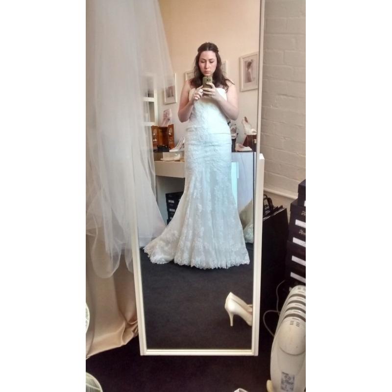 Size 12 - beautiful lace, fish tail, strapless La sposa mullet wedding dress