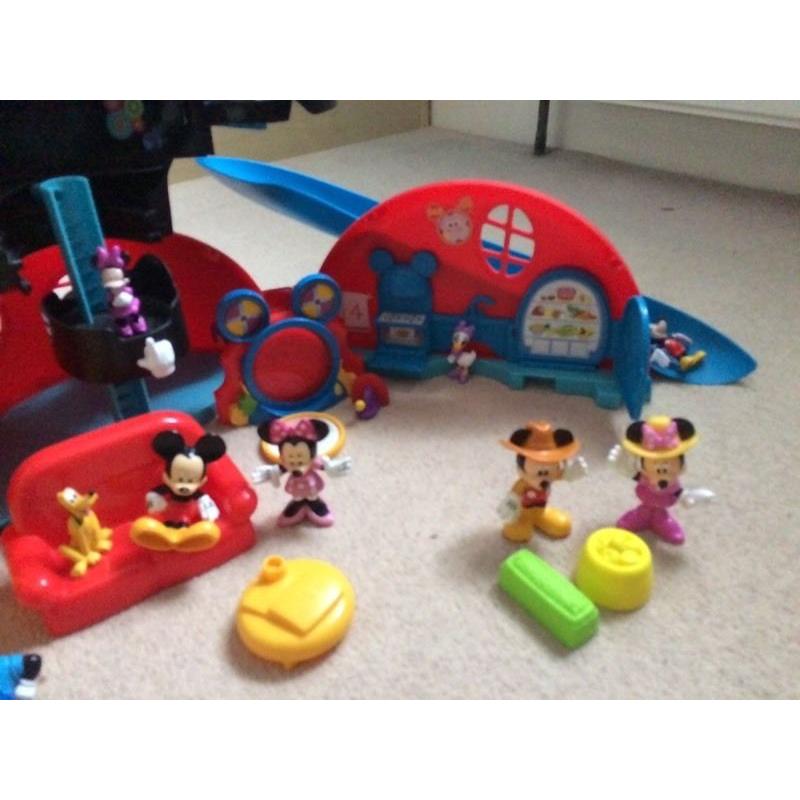 Mickey Mouse play set.