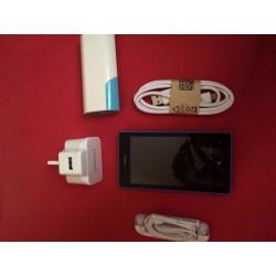 Nokia Lumia 520 16 GB / UNLOCKED / GRADE A / 8 GB SD CARD / NEW ACCESSORIES / PORTABLE CHARGER
