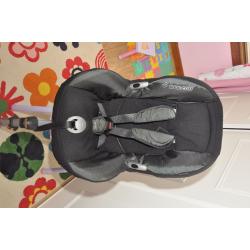 Two Isofix Group 1 car seats - 1 Britax & 1 Maxi Cosi - sold either as pair, or separately