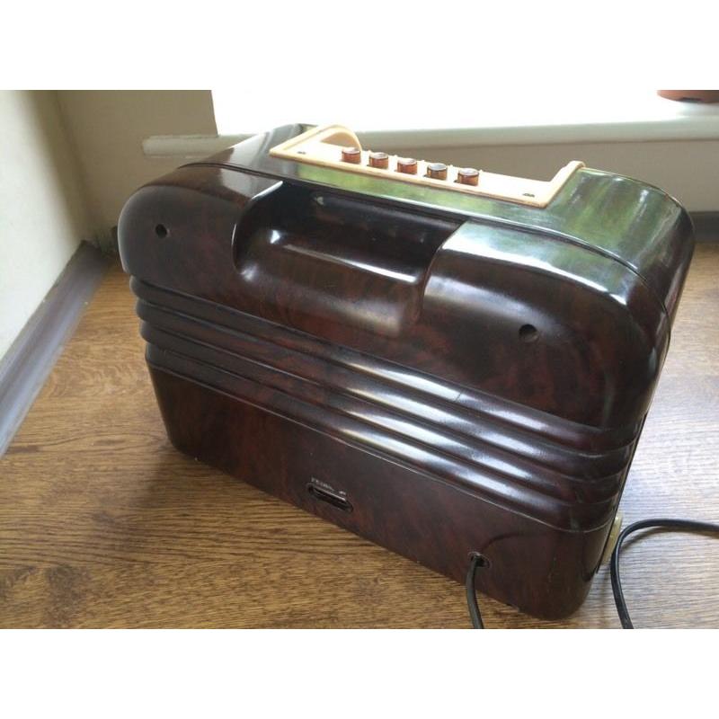 Vintage Bakelite BUSH valve radio