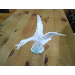 Lladro White Goose Ornament (G100)