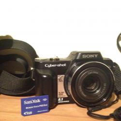 Digital Camera - Sony Cybershot DSC H 10