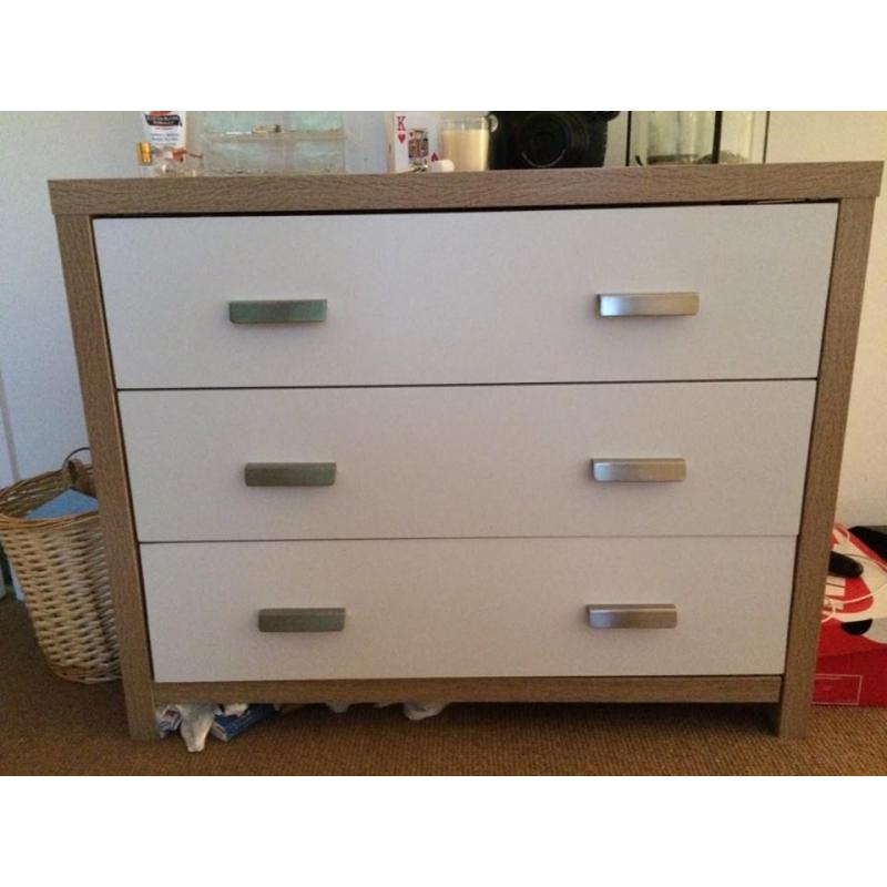 Chest of Drawers - Must Go