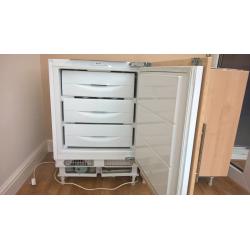 Integrated freezer - good condition - with installation instructions