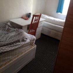 Twin bed in roomshare to let Ubekistan guy in flat share at Stepney Green & Bethnal Green