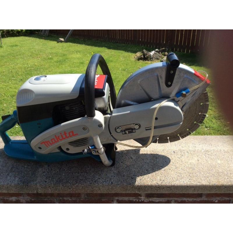 Makita 6410 petrol saw (used twice) plus four new diamond blades and one part Used fitted to saw
