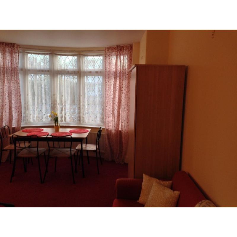 Large Double room for rent(bills inc)