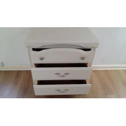 LOVELY VINTAGE CHEST OF DRAWERS