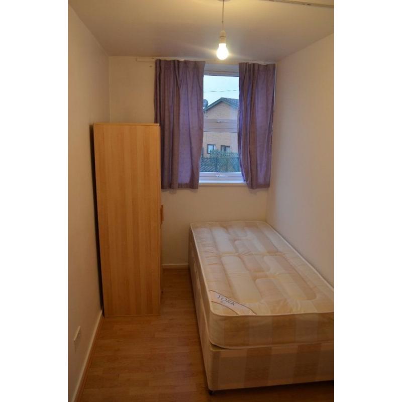 Single room to rent 7 mins away from Manor House Station with all bills & internet inclusive
