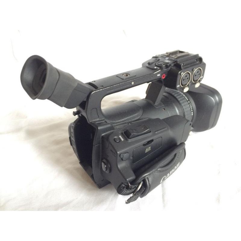 Camcorder Canon XF100 lightly used, in excellent condition ready to shoot full pack