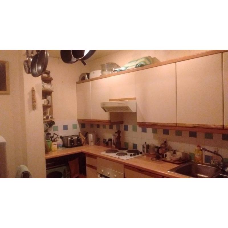 Double room in chilled out flat in Newington on the corner of the meadows