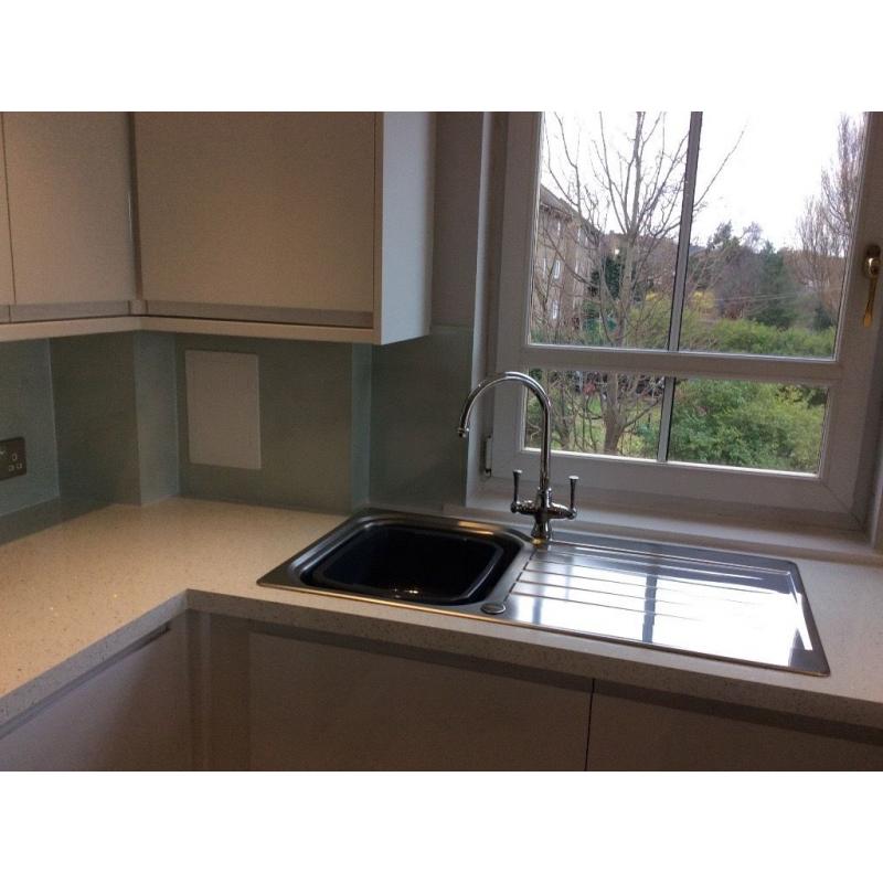 FLAT SHARE: newly decorated flat, double bedroom, own bathroom, 7-10 minute drive to city centre
