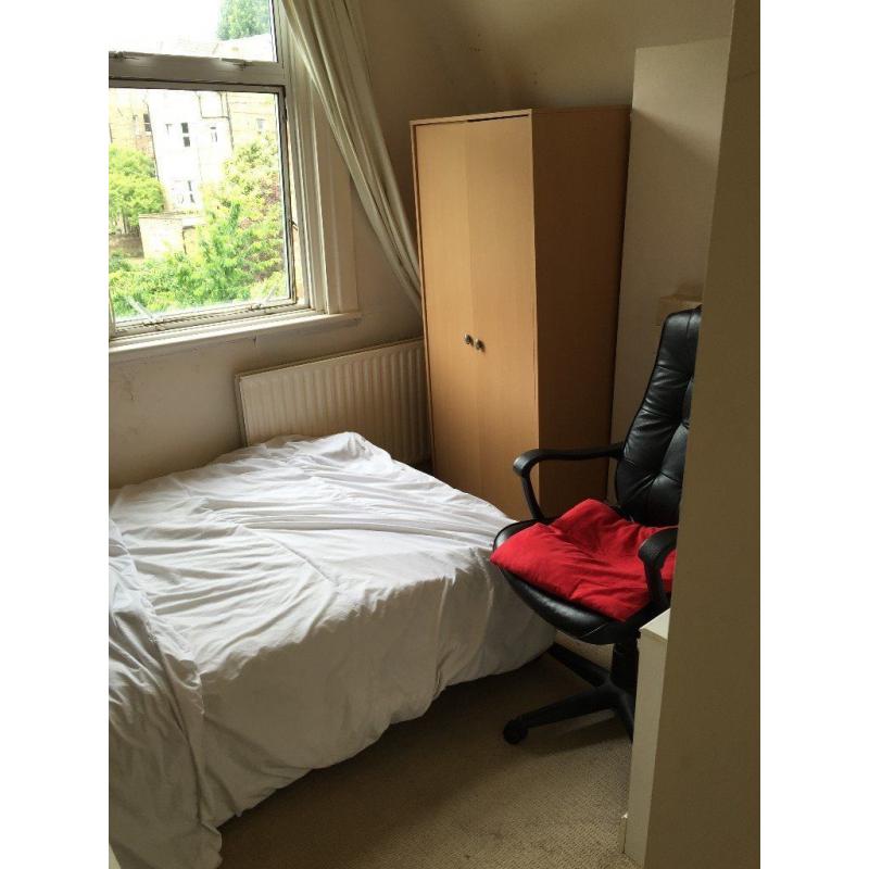 SINGLE ROOM TO RENT OUT IN CRYSTAL PALACE