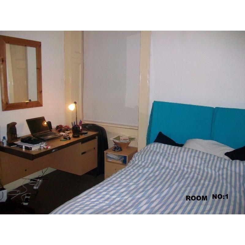 Double bed rooms in a 3 bedrooms flat