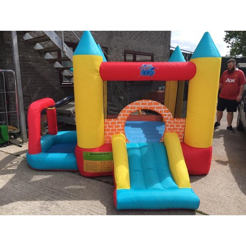Kids bouncy castle