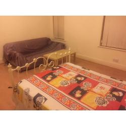 Big double room share with Asian family