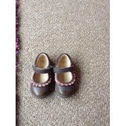 Clarks infant size 5g shoes