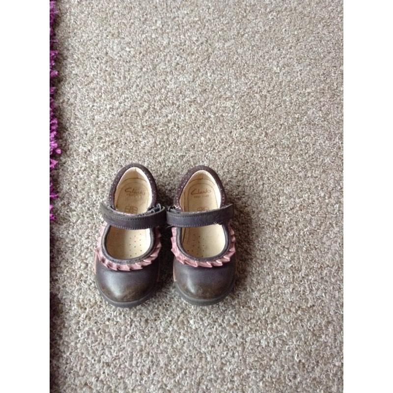 Clarks infant size 5g shoes
