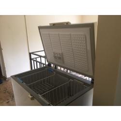 WHIRPOOL TWO BASKETS CHEST FREEZER IN GOOD CONDITION.
