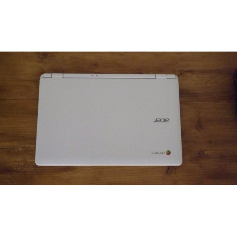 Acer Chromebook 11 CB3-111. Intel Celeron Dual core 2.16 GHz, 2Gb RAM. Fast, light and portable.