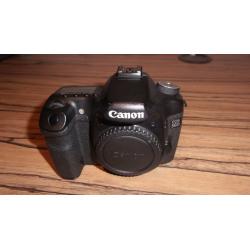 Canon EOS 50d DSLR body only with 32gb card 3 batteries and charger