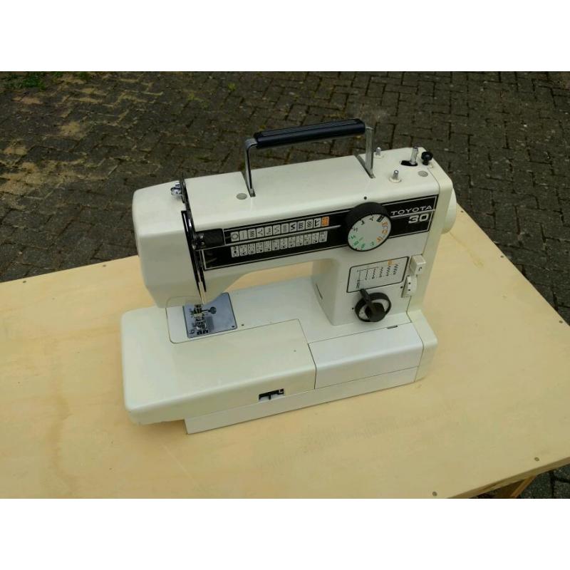 Toyota 30 5001s sewing machine