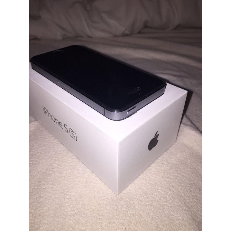 APPLE IPHONE 5S - SPACE GREY - FULLY BOXED - MINT ( UNLOCKED )