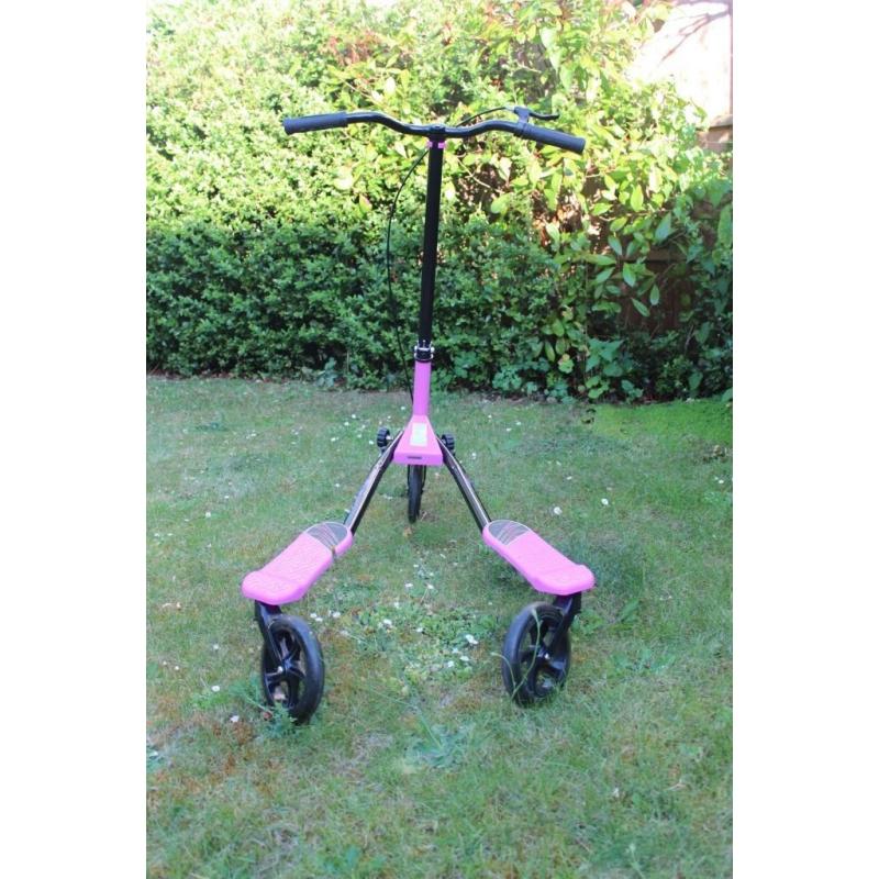 Pink and black flicker scooter