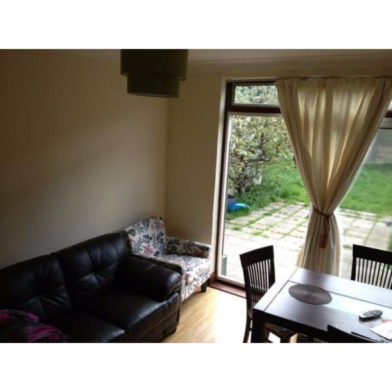 LARGE DOUBLE ROOM, ALL BILLS INCLUDED, MUST SEE!!!!!!