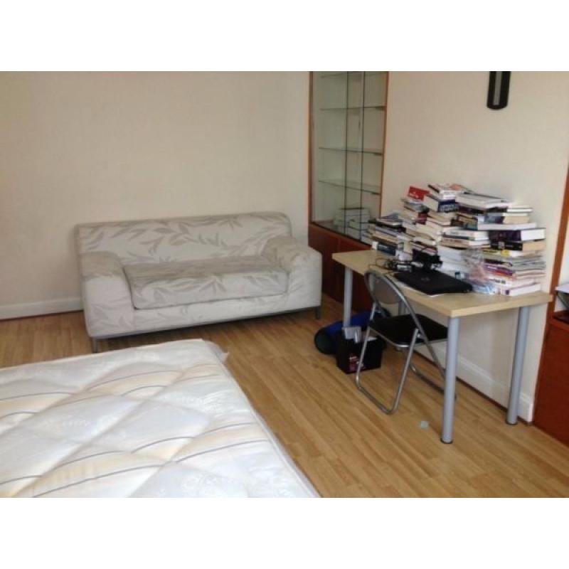 LARGE DOUBLE ROOM, ALL BILLS INCLUDED, MUST SEE!!!!!!