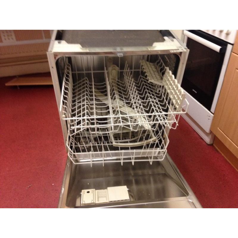 Dishwasher and freazer £90