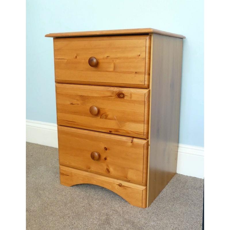 Pine Chest of Drawers / Bedside Cabinet (with three drawers)
