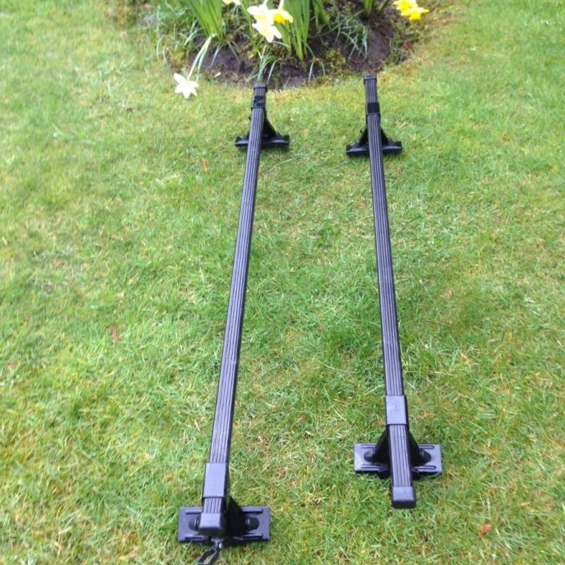 Thule Roof Bars Kit 451 and Fitting Kit 205 made in Sweden. 2 bars, 4 foot fittings, 4 end covers.