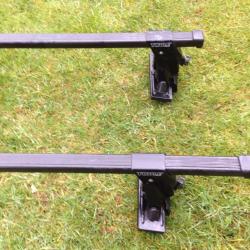 Thule Roof Bars Kit 451 and Fitting Kit 205 made in Sweden. 2 bars, 4 foot fittings, 4 end covers.