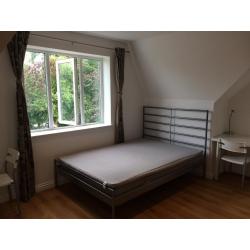 Large Double Room near North Finchley & Woodside Park Tube suitable for a professional guy