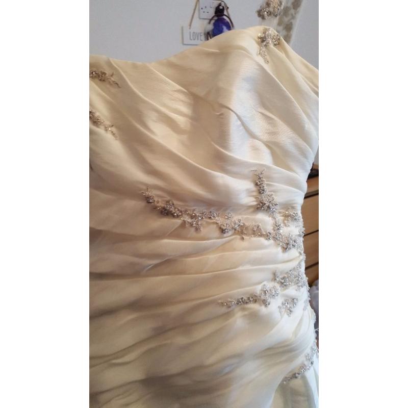 D'zage wedding dress size 16 corset