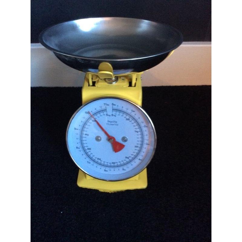 Yellow Retro Kitchen Scales