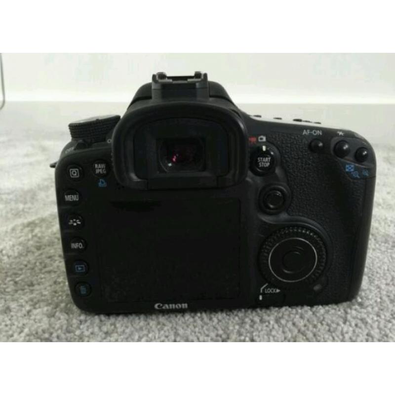Canon 7D semi pro camera and 10-20 mm sigma F4-5.6 lens great for photographers/uni students
