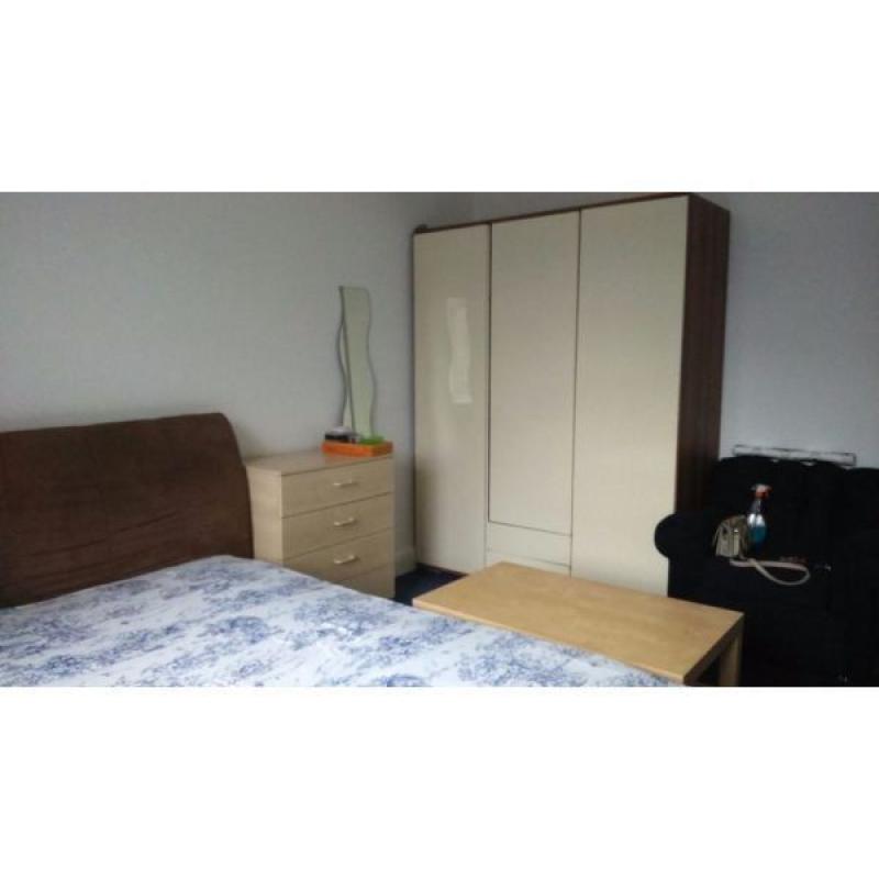 Double room in flatshare at Finchley Road / North Circular - bills incl