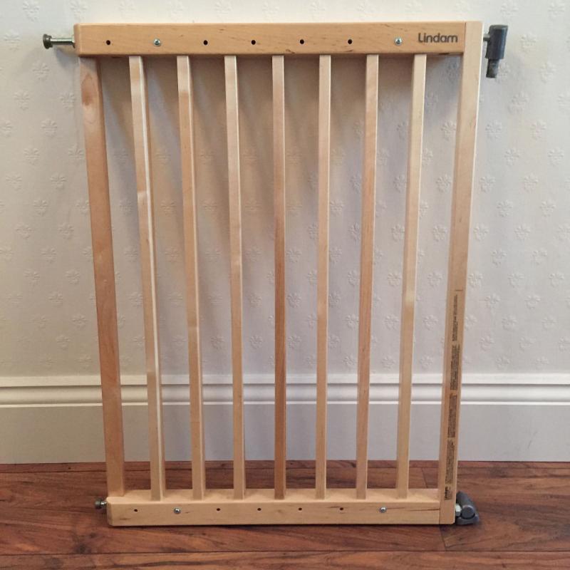Lindam Extending Wooden Baby Safety Gate