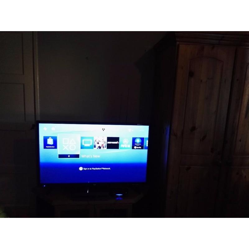 Almost new 40 inch hdtv and ps 4