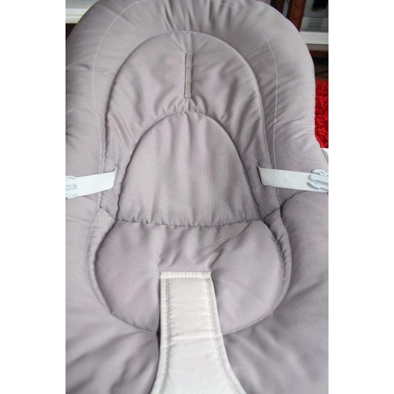 Chicco Hoopla baby bouncer - grey, very good condition