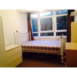 HUGE DOUBLE ROOM AVAILABLE IMMEDIATELY IN PUTNEY FOR 2 MONTHS