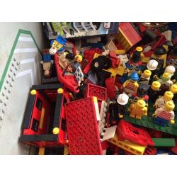 Large basket of genuine Lego includes 35 mini figures