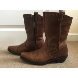 Woman's Harley Davidson motorcycle boots