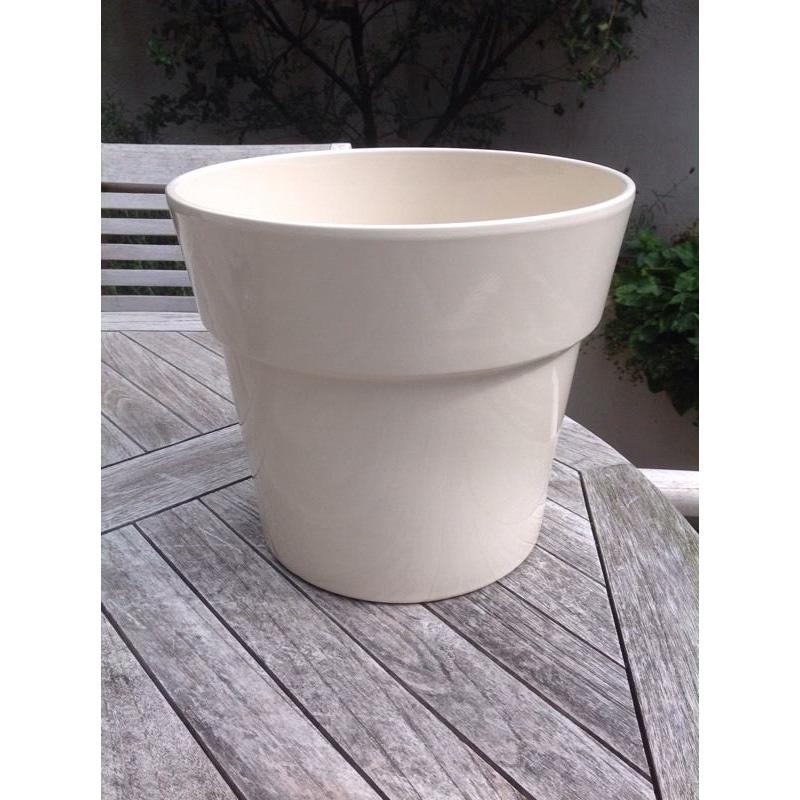 Large cream ceramic plant pot