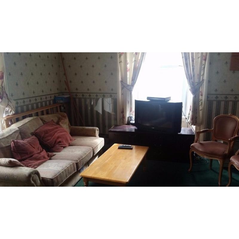 1 large double bedroom available for rent in a lovely flat in City Centre - immediately available